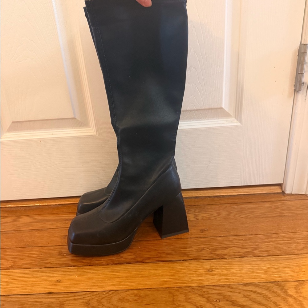 Elegant Black Women's Boots - Picture 2 of 6